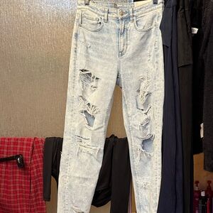 NWT American Eagle Outfitters Distressed Light Blue Women's Mom Stretch Jeans 8